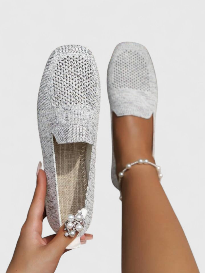 White / 43 EU