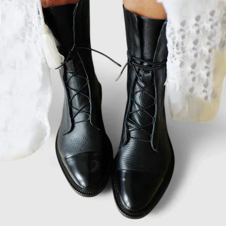 Black / 42 EU