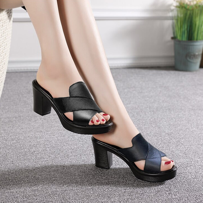 Black / 42 EU