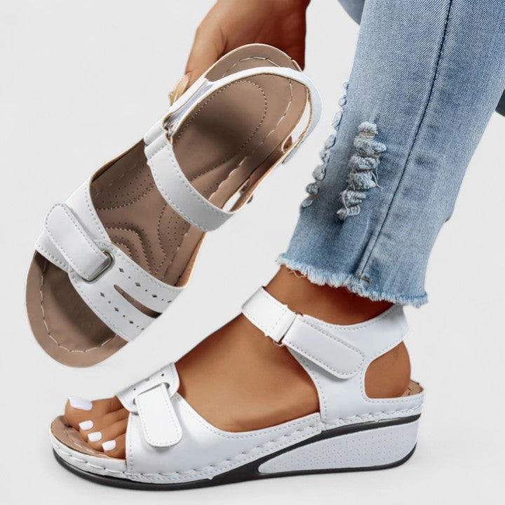 White / 43 EU