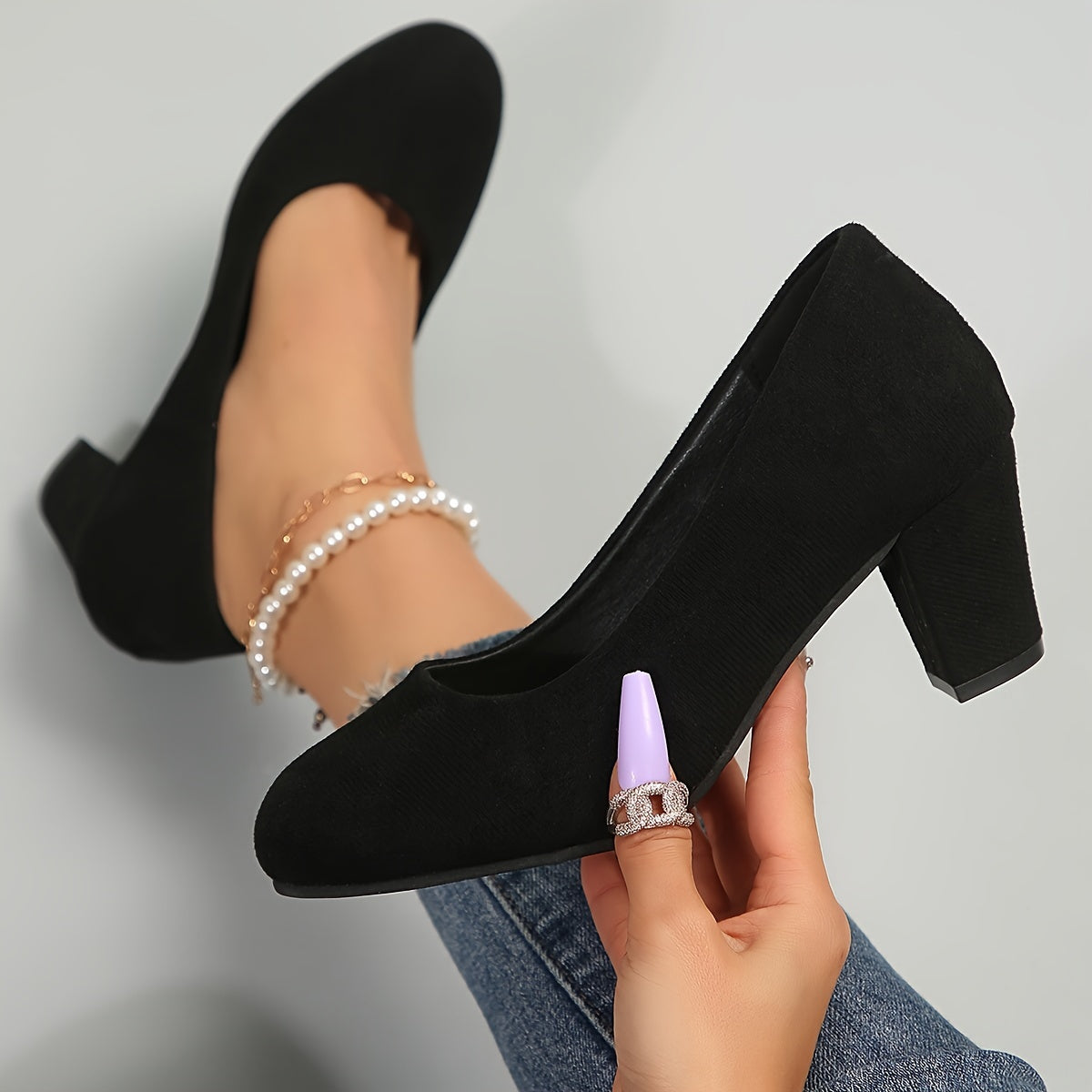 Black / 42 EU