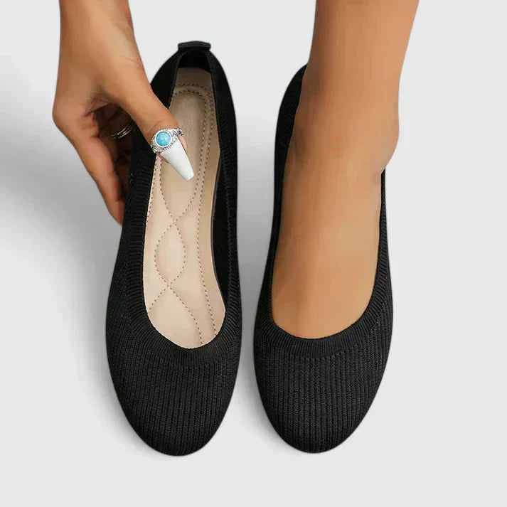 Black / 42 EU