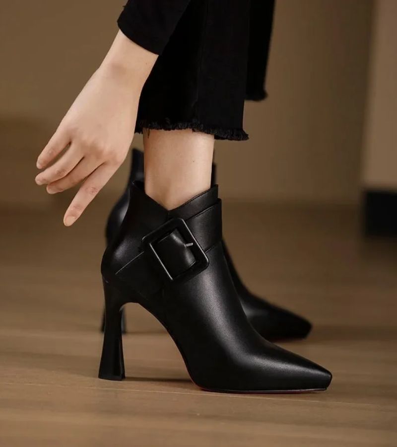 Black / 43 EU