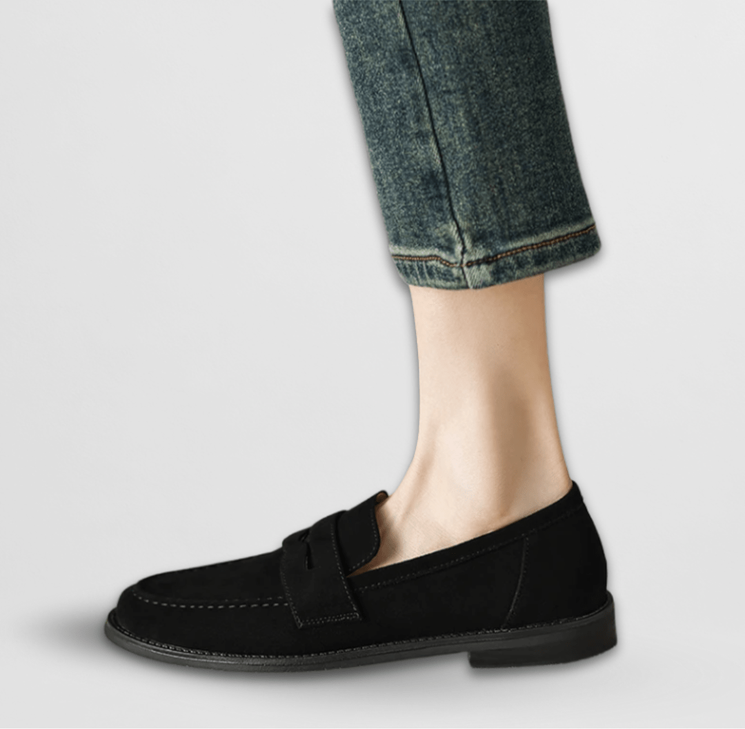 Black / 42 EU