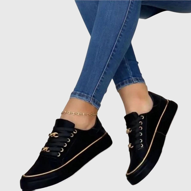 Black / 42 EU