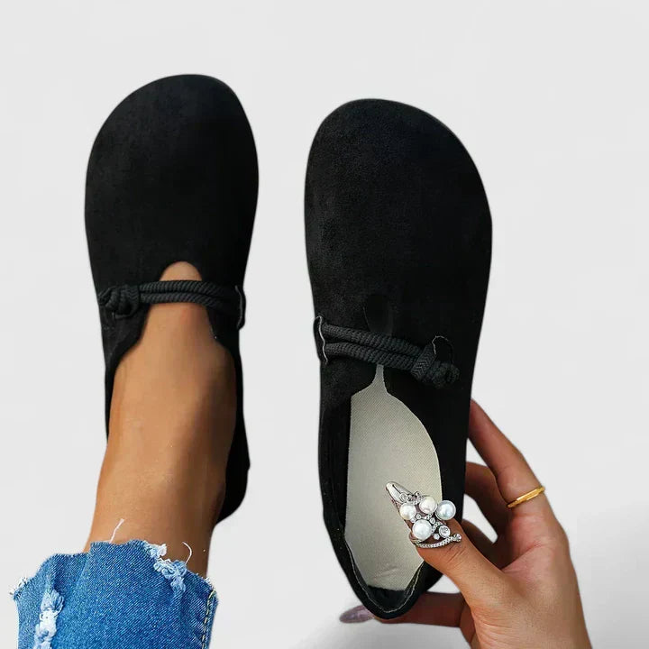 Black / 42 EU
