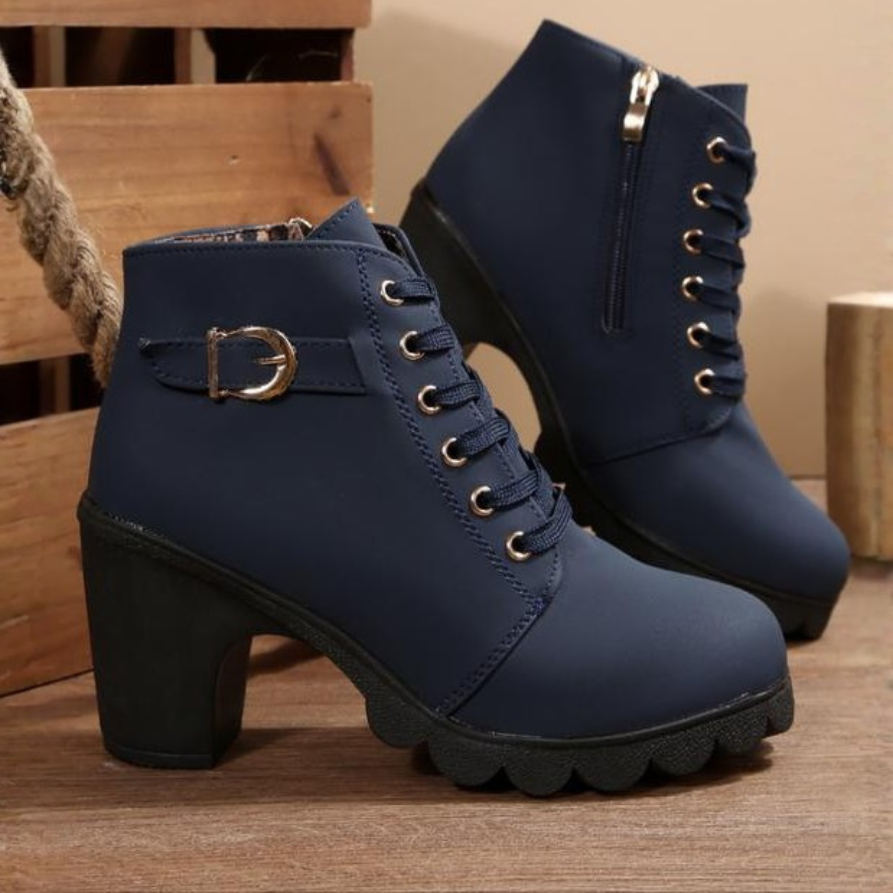 Blue / 42 EU