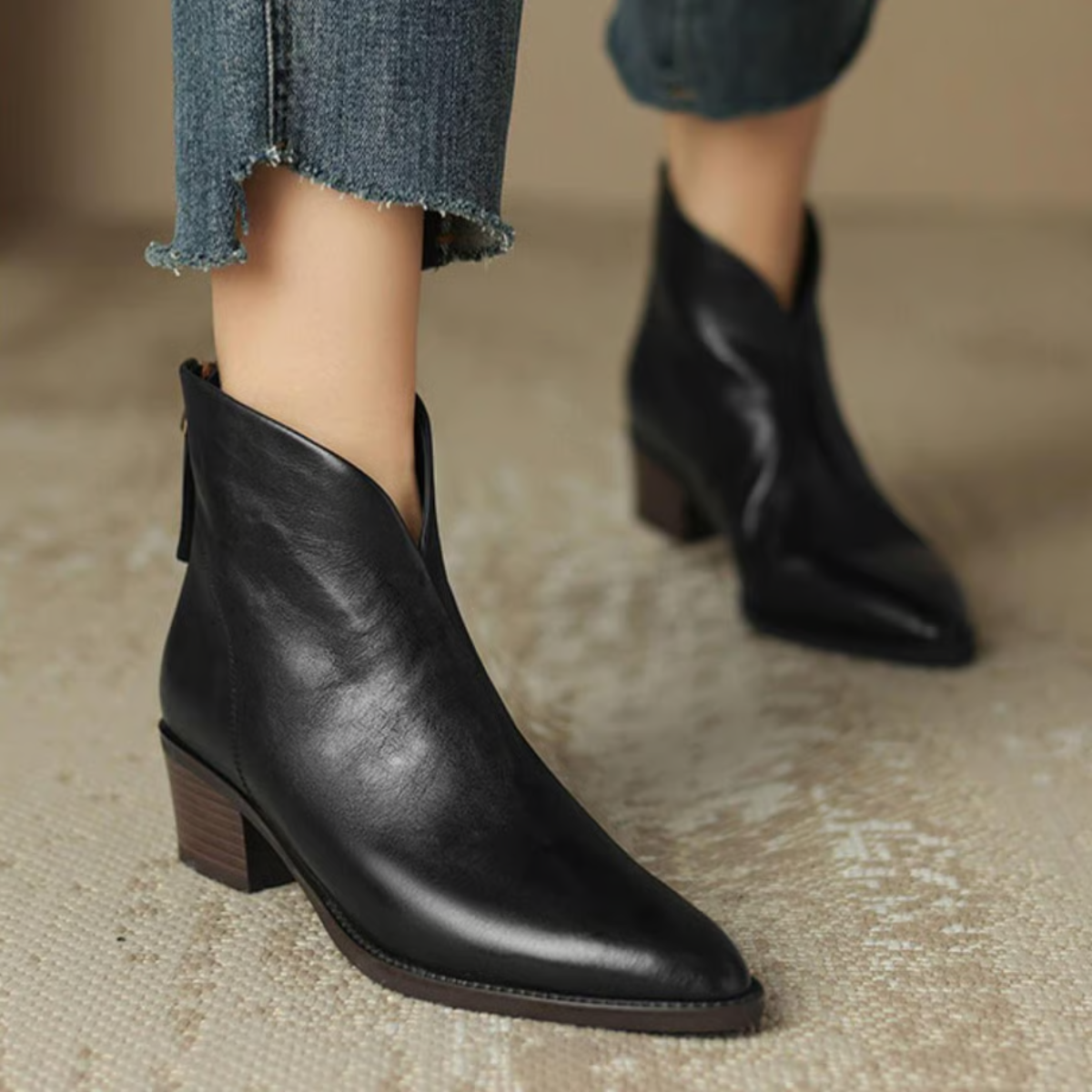 Black / 43 EU