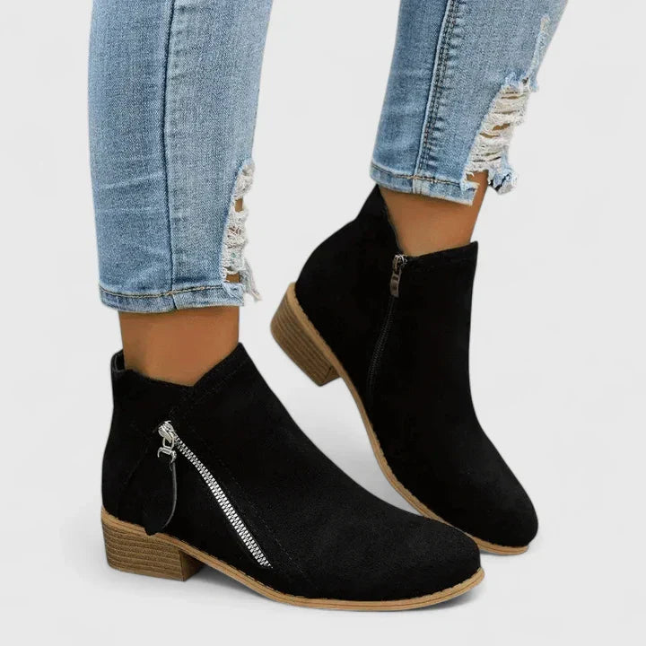 Black / 43 EU