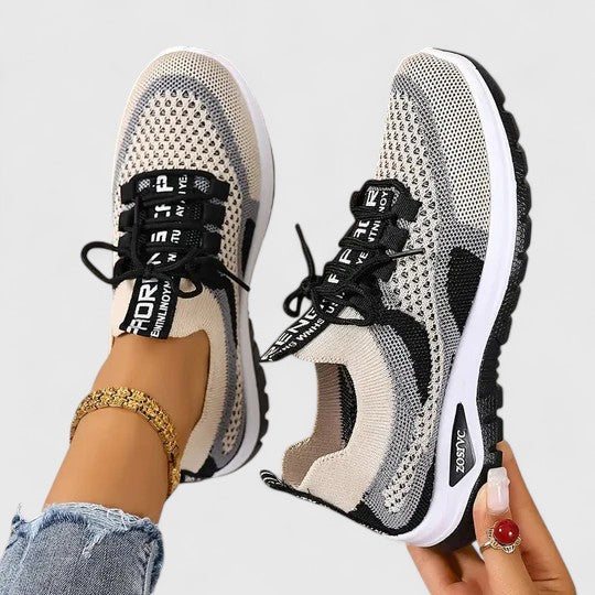 Black / 43 EU