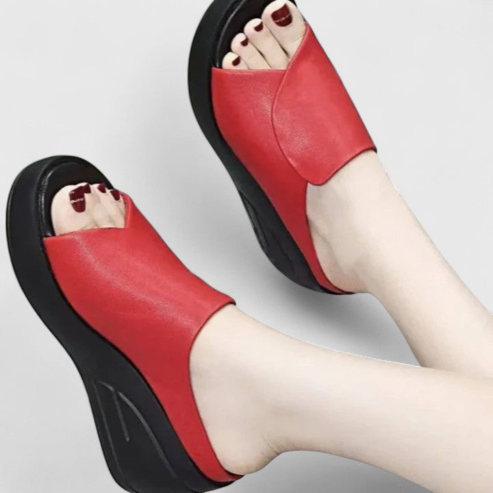 Red / 42 EU