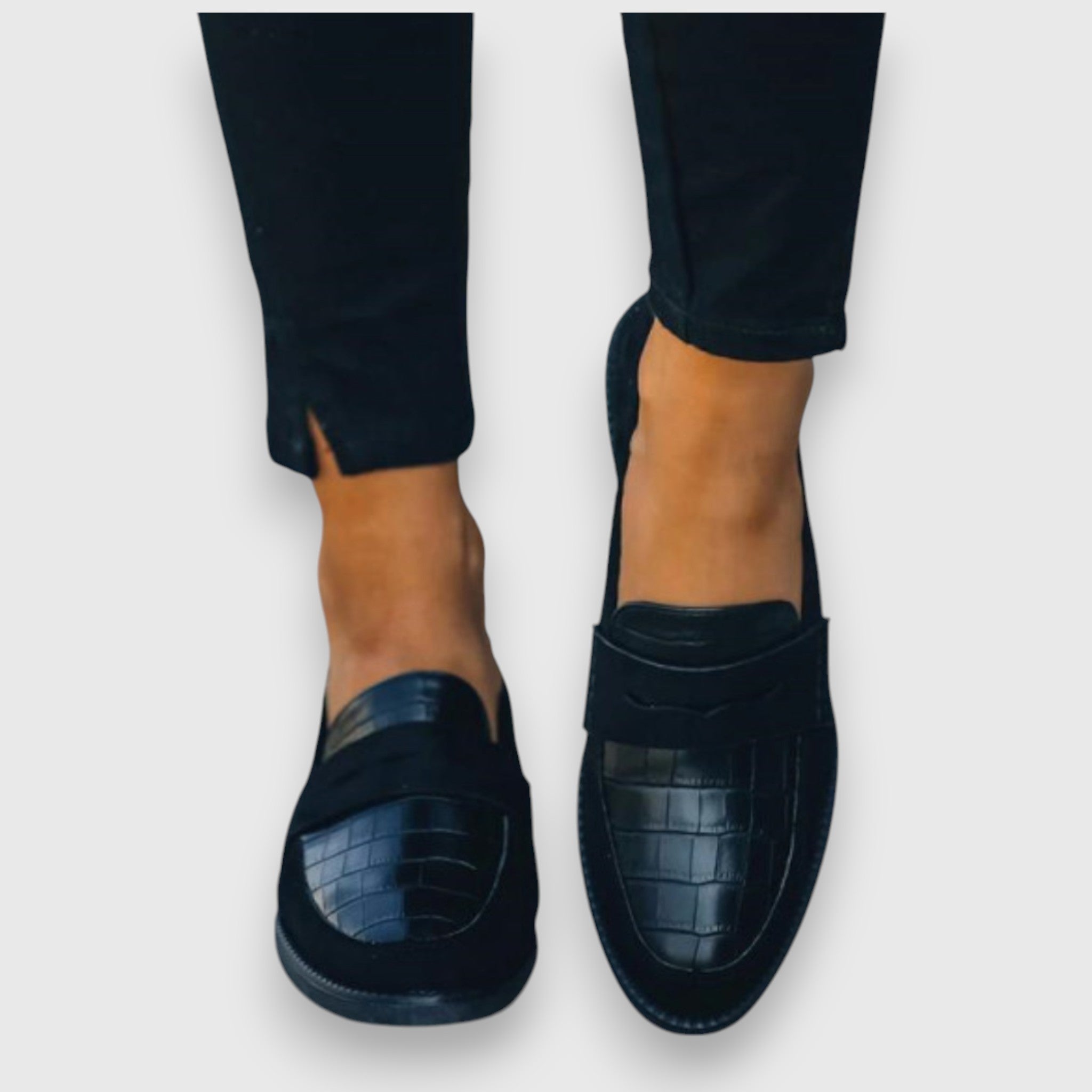 Black / 43 EU