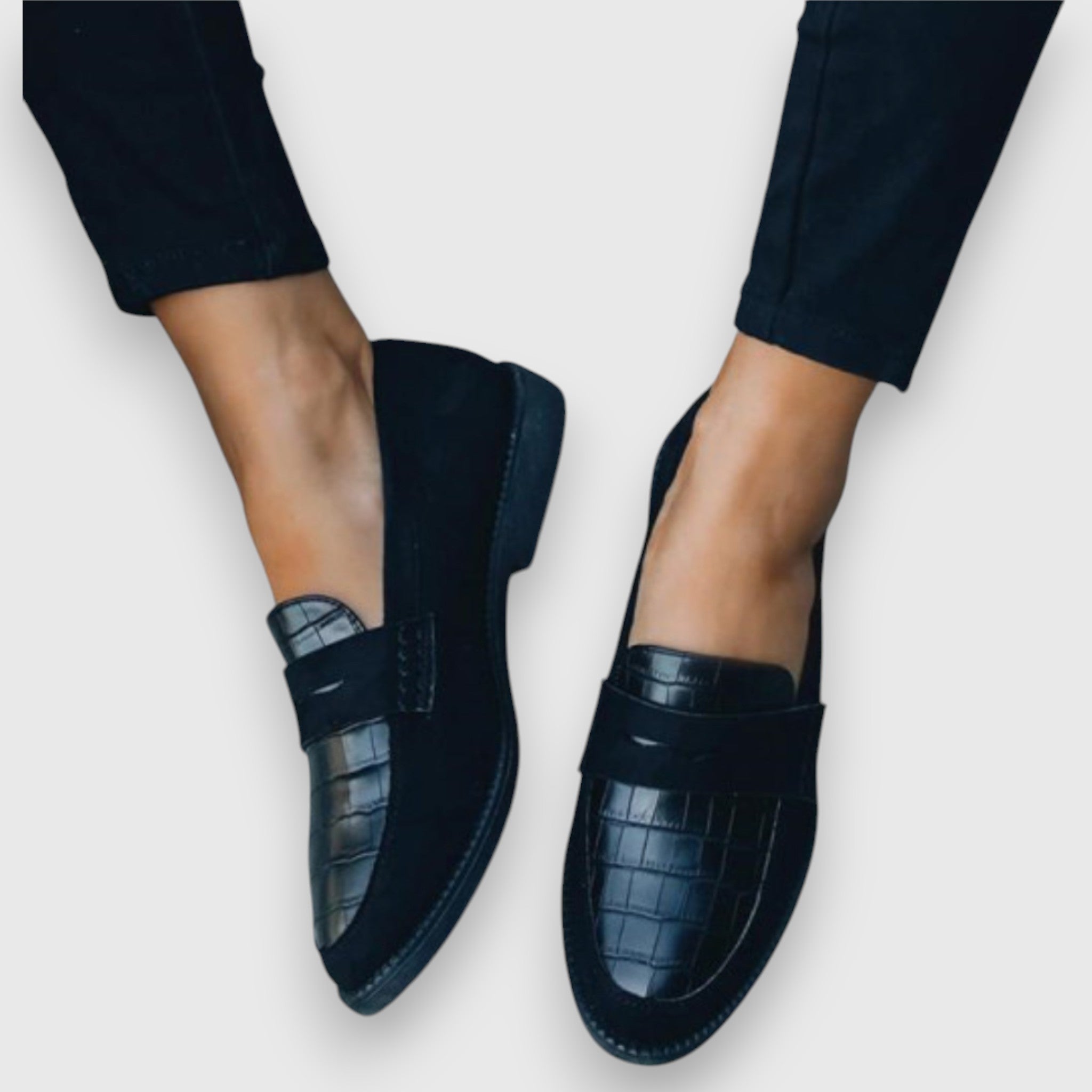 Black / 35 EU
