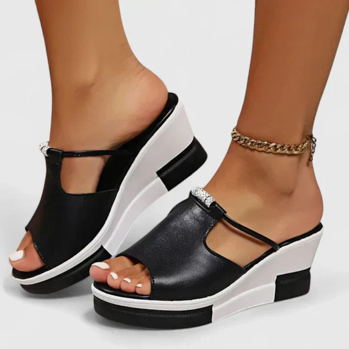 Black / 42 EU