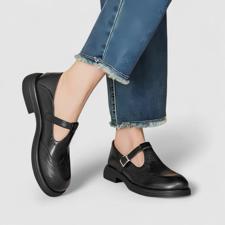 Black / 42 EU
