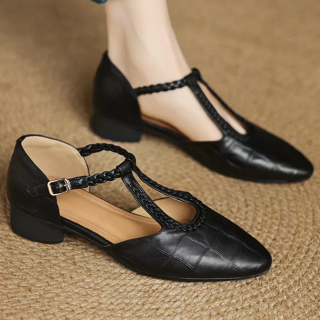 Black / 42 EU