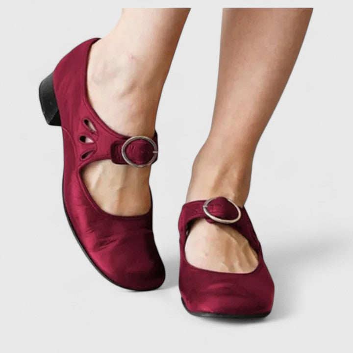 Red / 43 EU