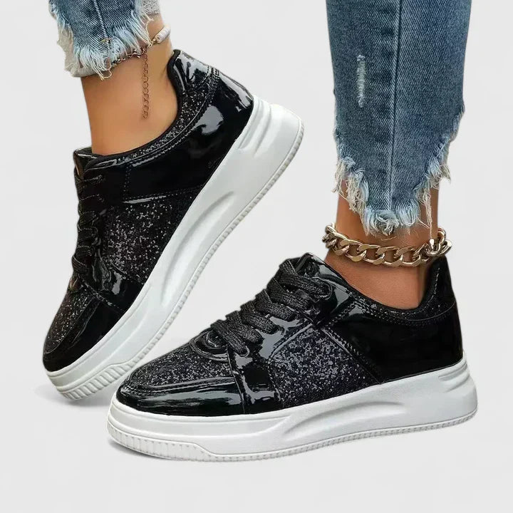 Black / 42 EU