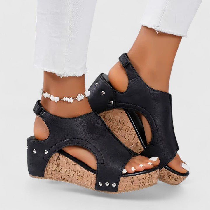 Black / 42 EU