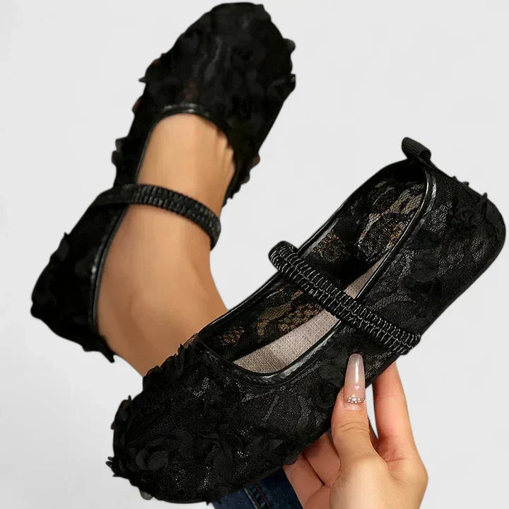 Black / 42 EU