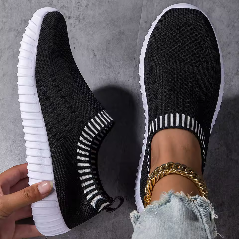 Black / 42 EU