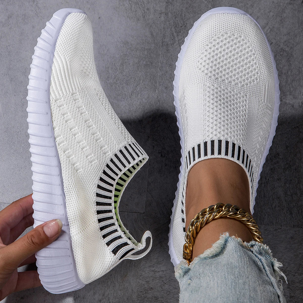 White / 42 EU