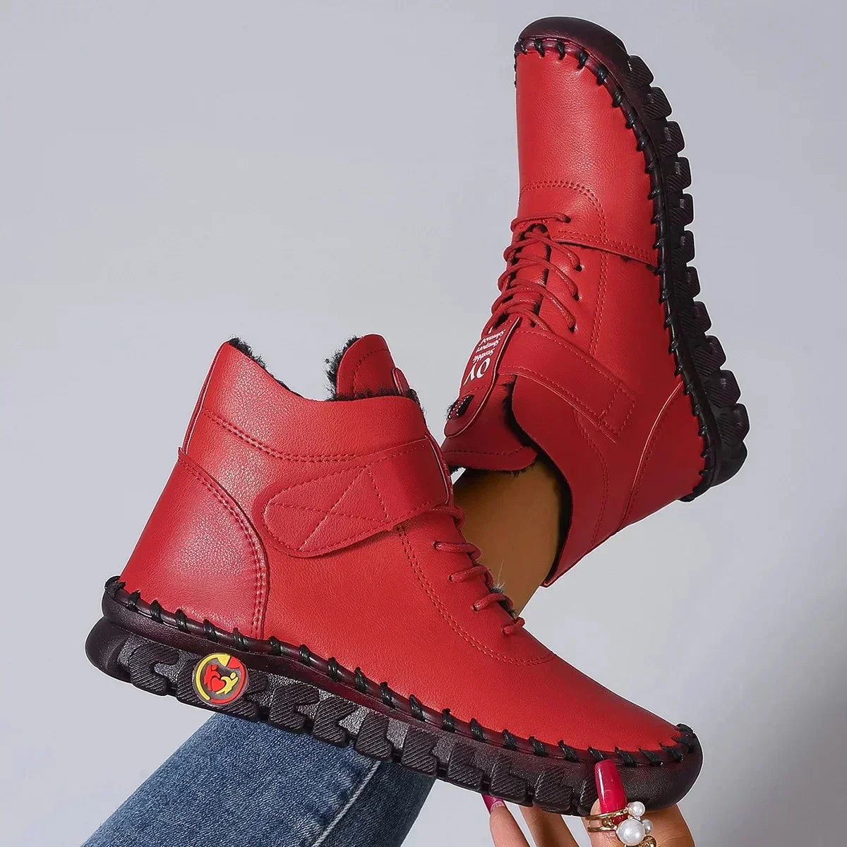 Red / 43 EU