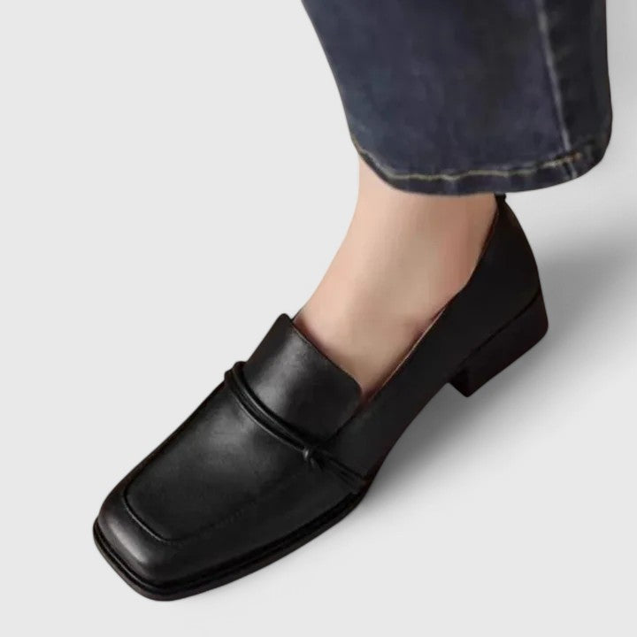 Black / 42 EU