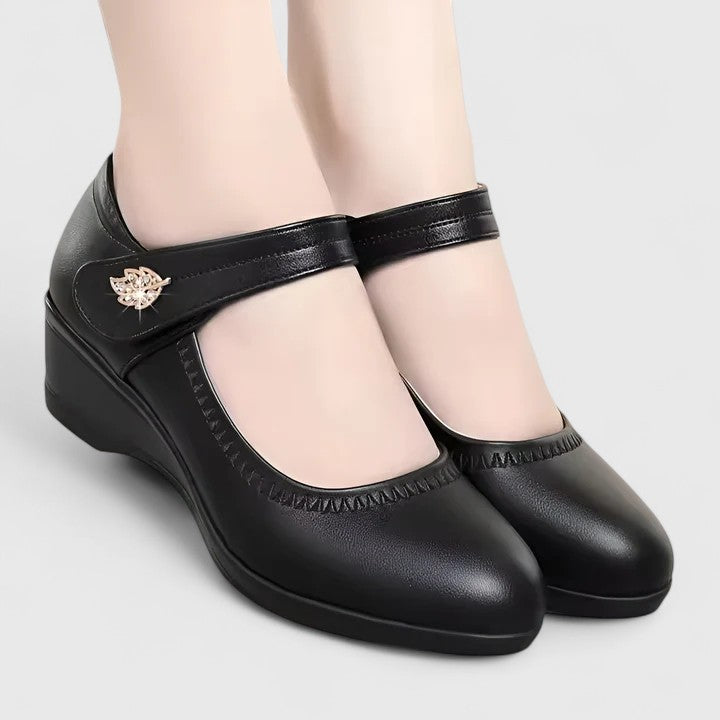 Black / 42 EU