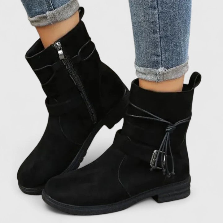 Black / 42 EU