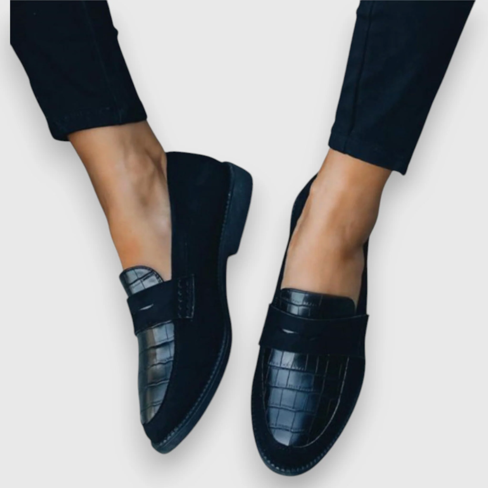 Black / 42 EU