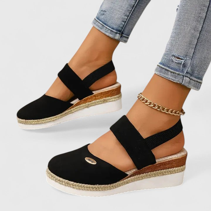 Black / 42 EU