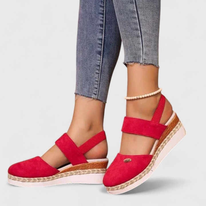 Red / 42 EU