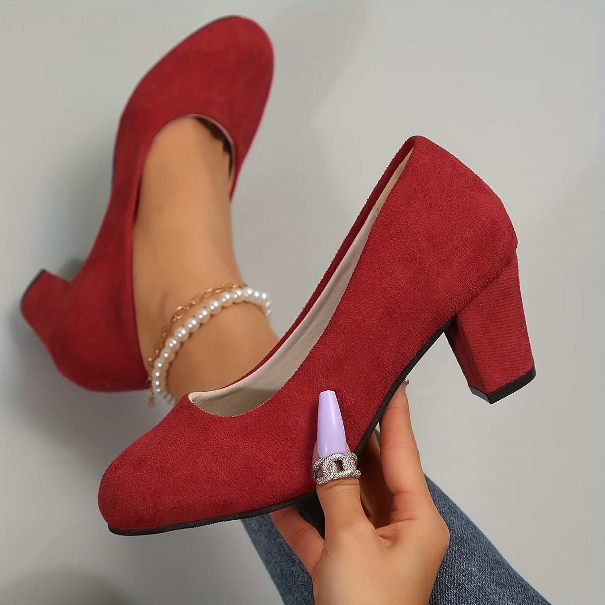 Red / 42 EU