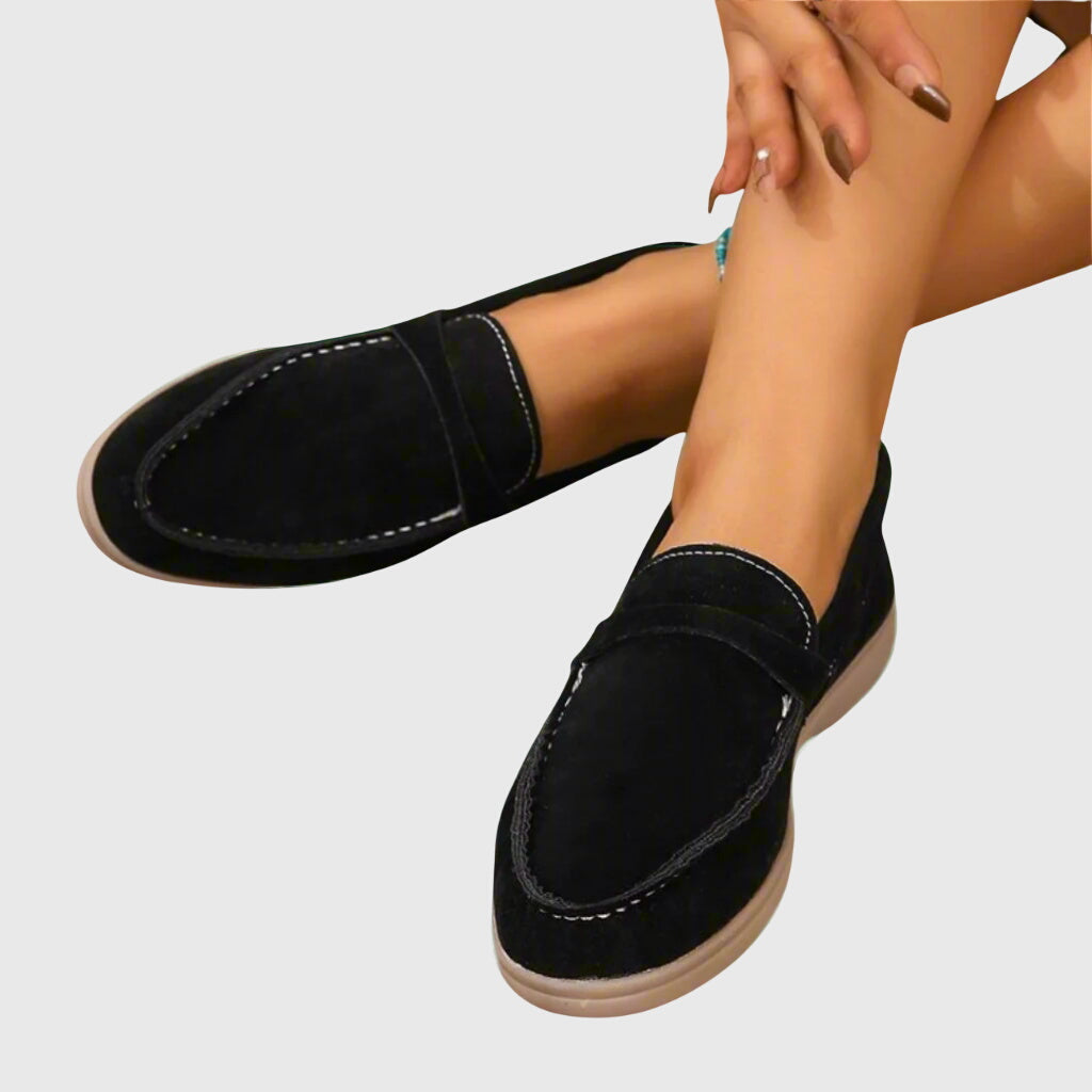 Black / 42 EU