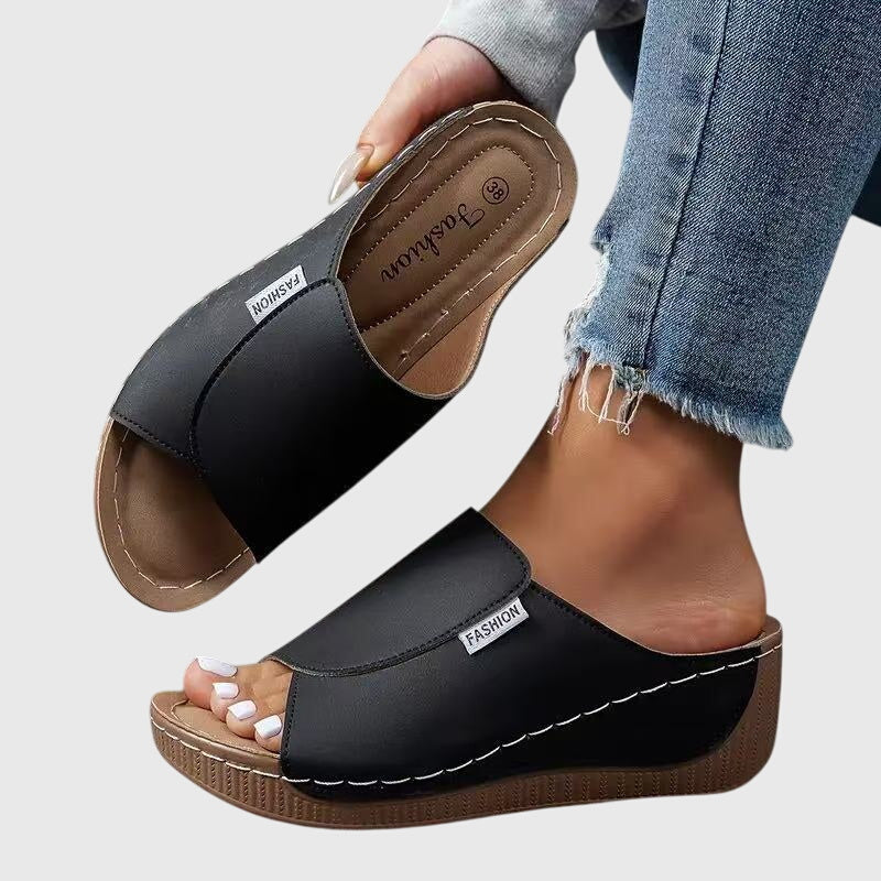 Black / 43 EU