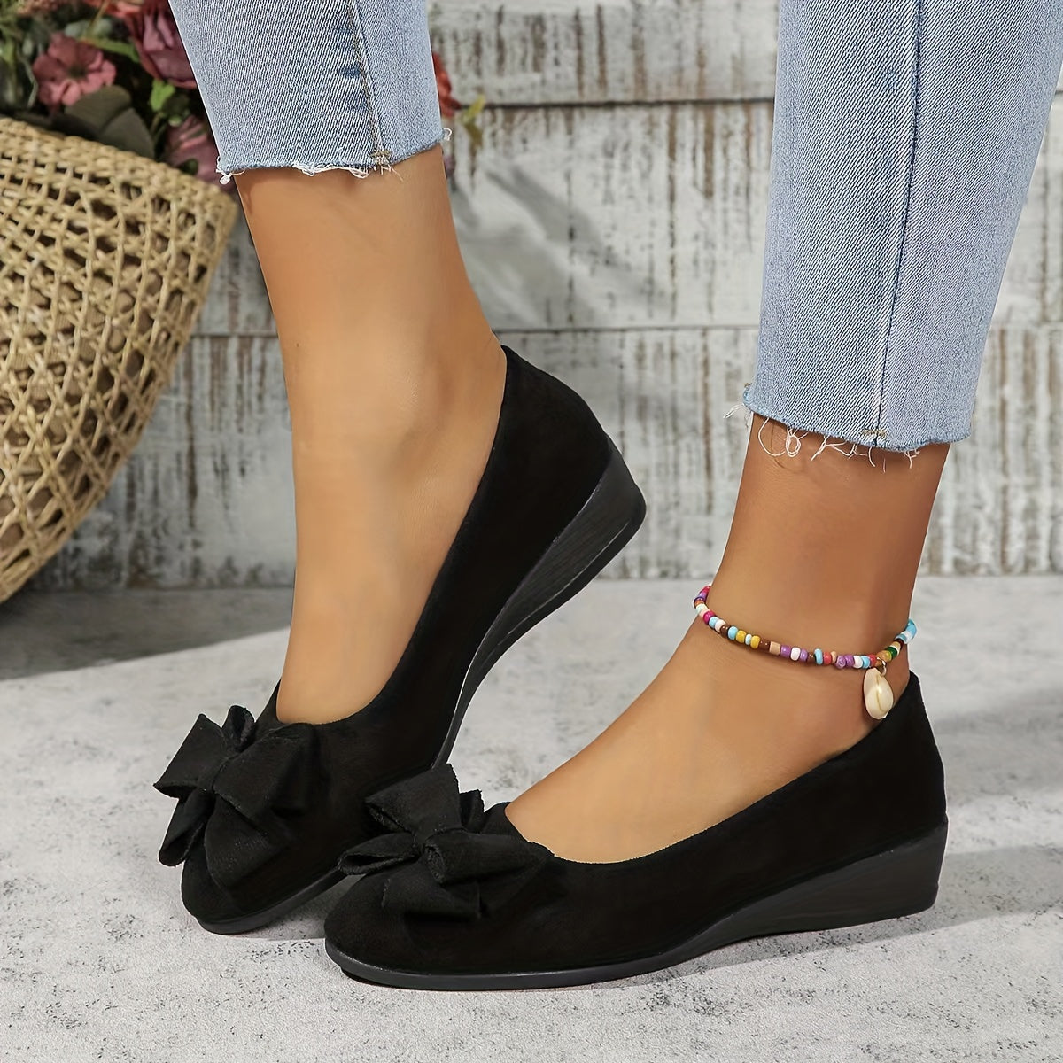 Black / 42 EU