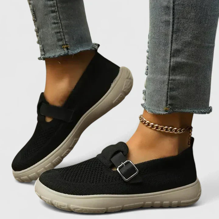 Black / 42 EU