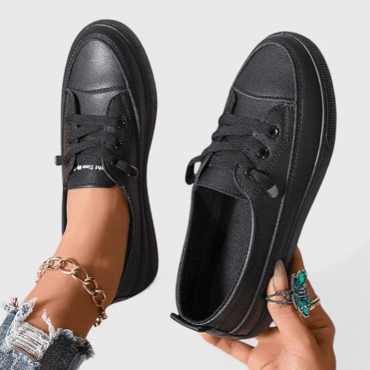 Black / 42 EU