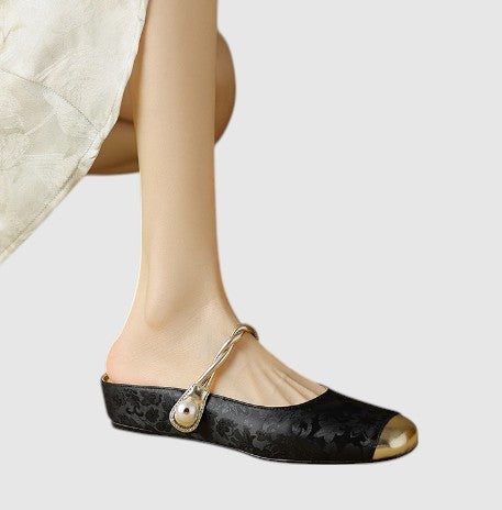 Black (Low) / 40 EU