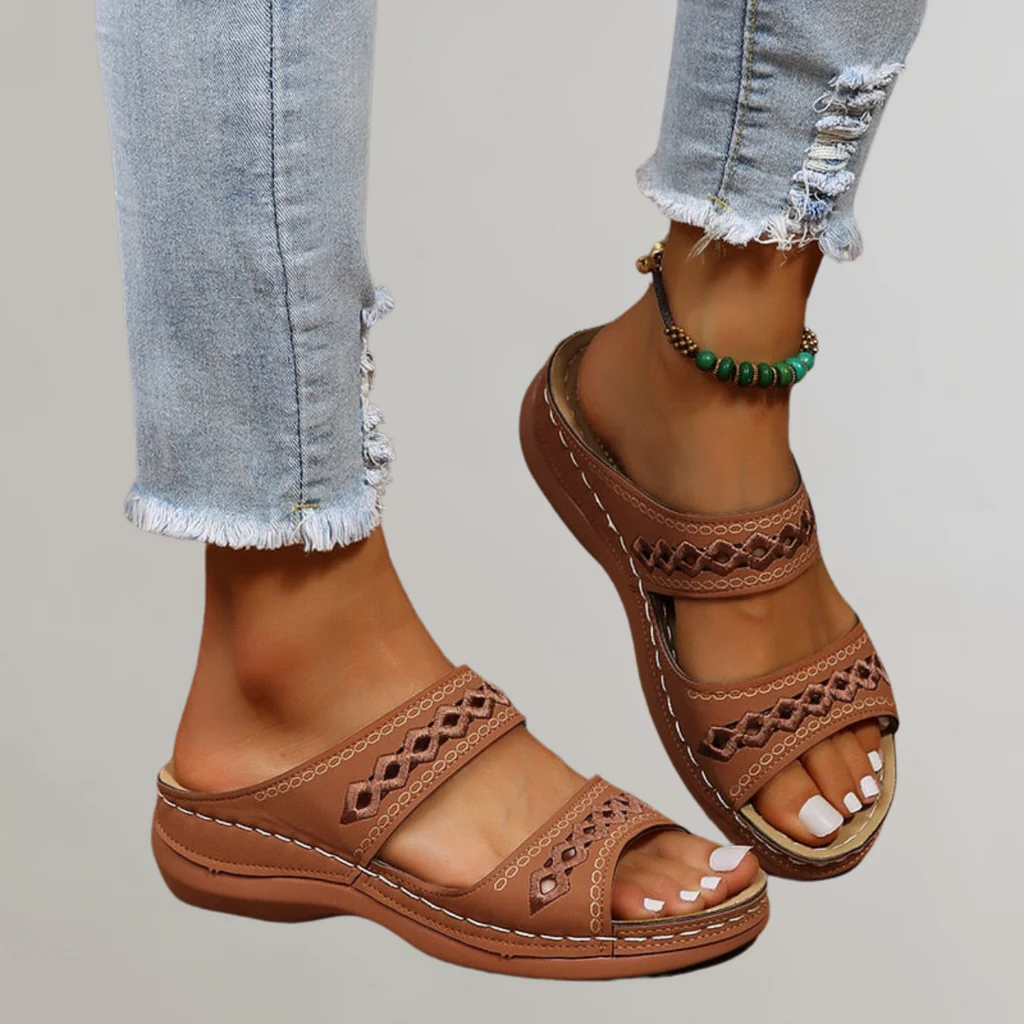 Dark Brown / 43 EU