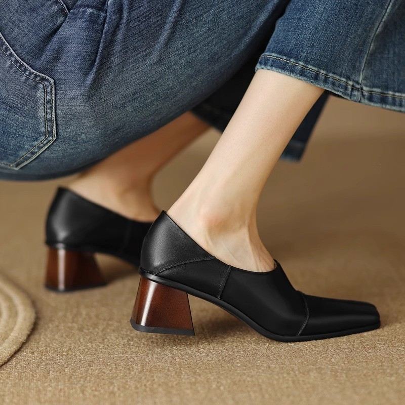 Black / 35 EU
