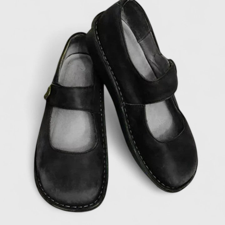 Black / 42 EU