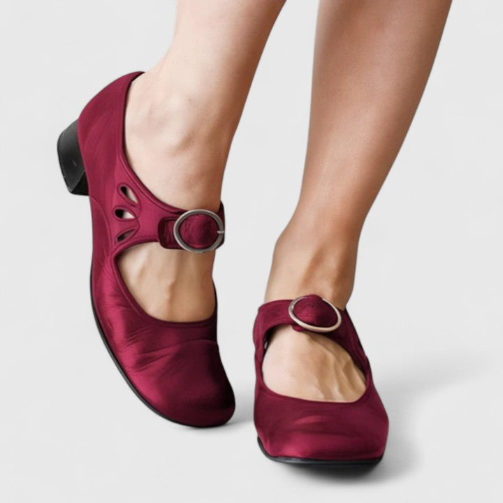 Red / 43 EU
